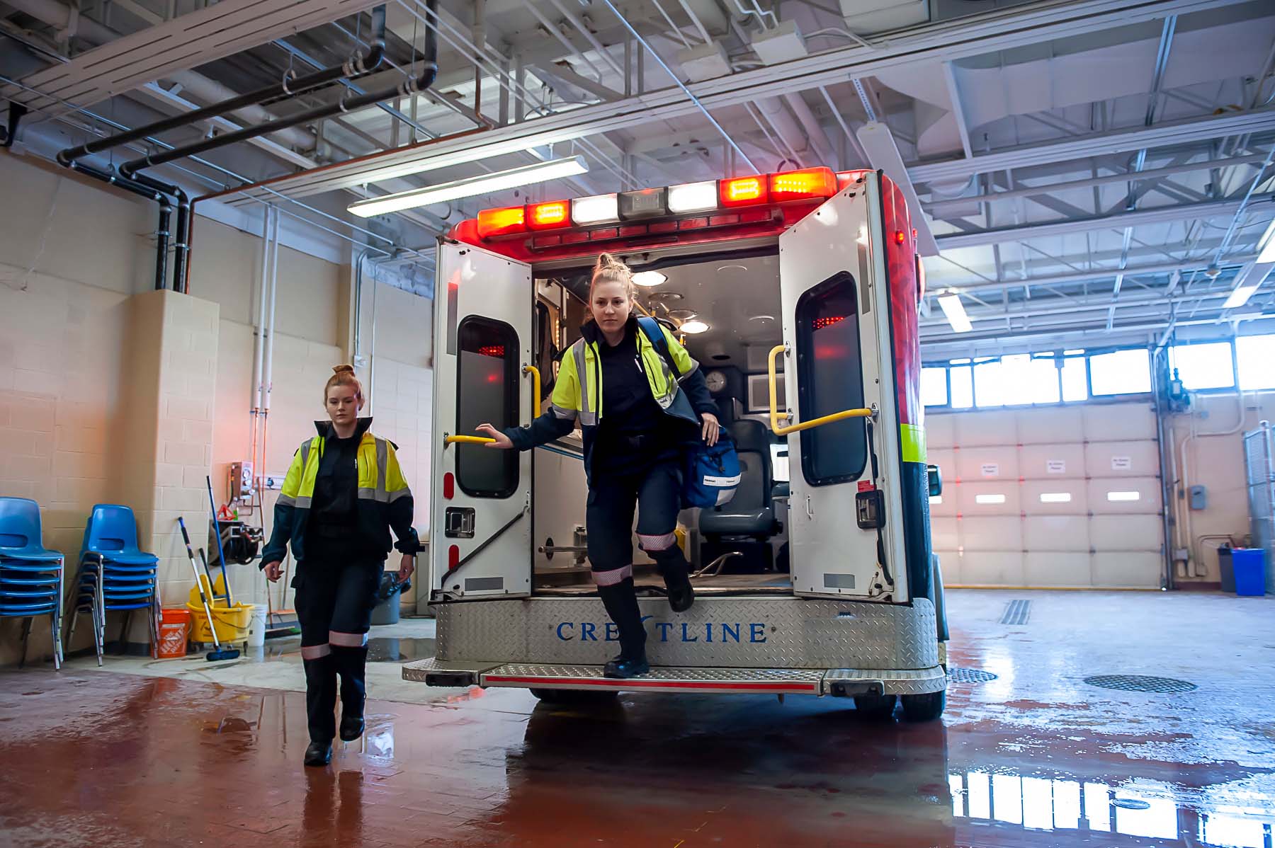 Paramedic students exiting the ambulance 