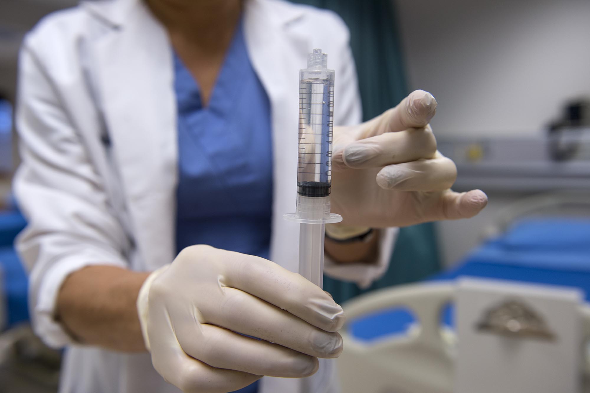 IV insertion demonstration in anesthesia assistant lab