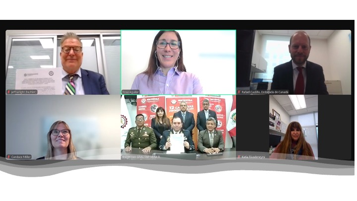 Group photo of officials signing Fanshawe Global Peru pact