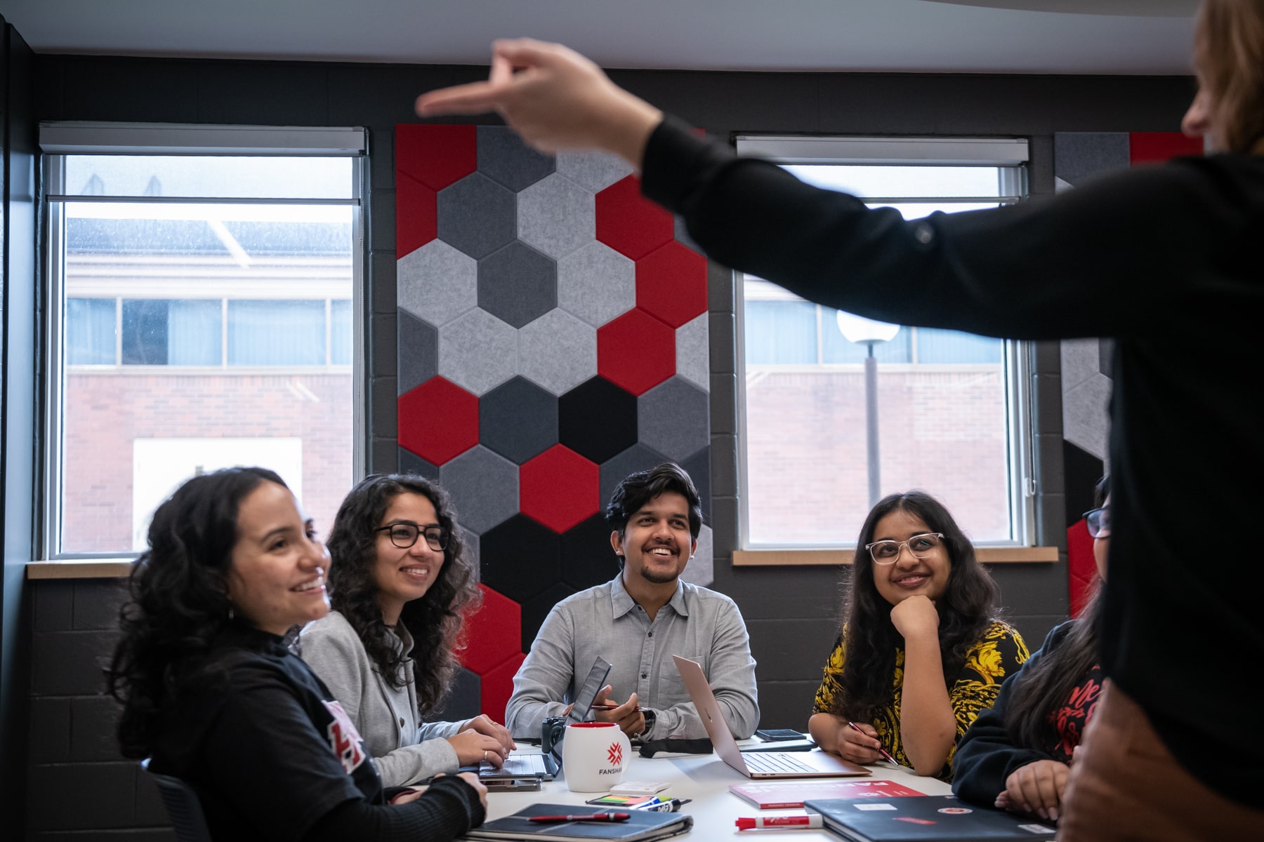 a group of student is having a meeting