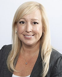 Elizabeth Schonemann headshot
