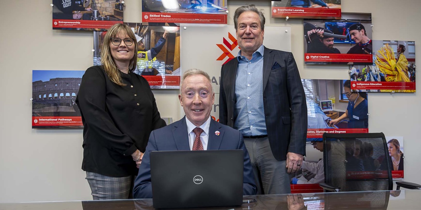 Peter Devlin signs the UN SDG Accord.
