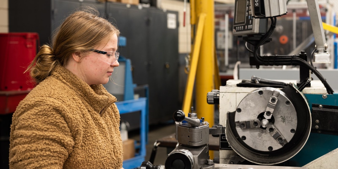 student works on machinery in mechanical engineering technician class