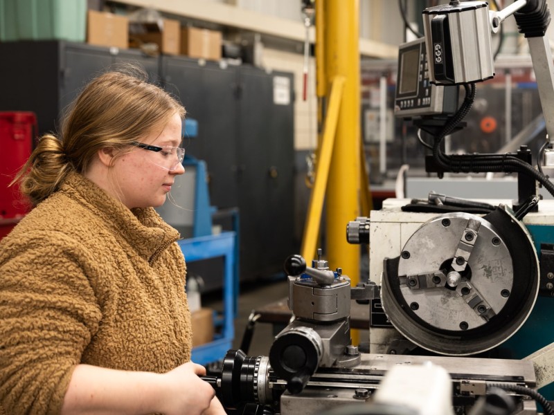 student works on machinery in mechanical engineering technician class