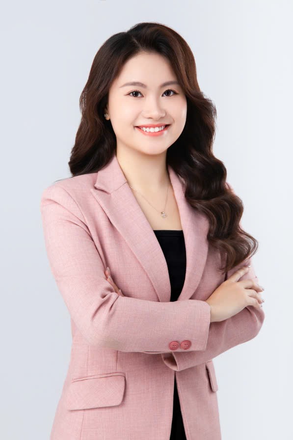 Headshot of Annie Mai