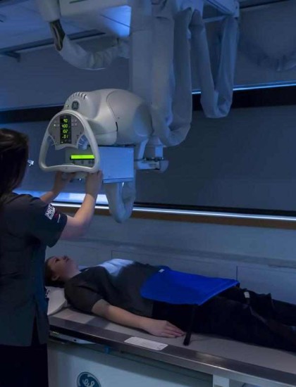 MRT tech performs a scan