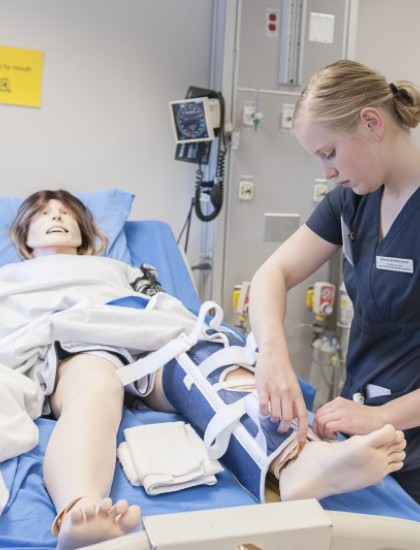Nursing student in simulation lab